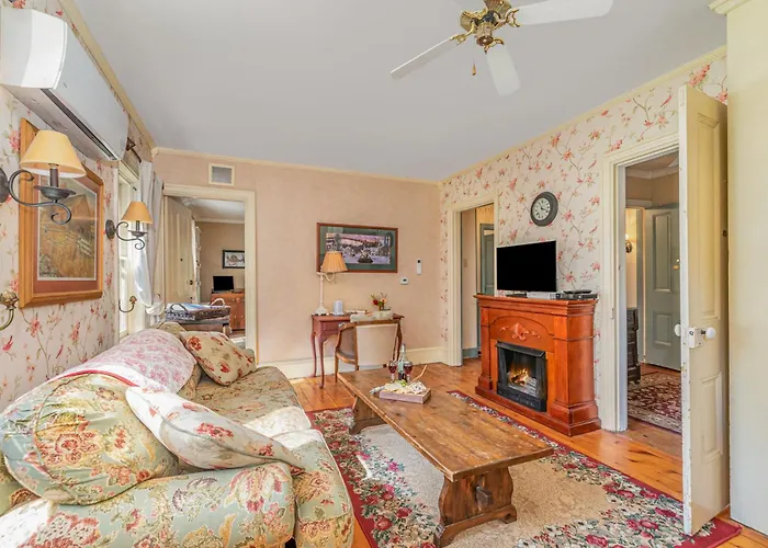 Fallen Tree Farm Bed And Breakfast