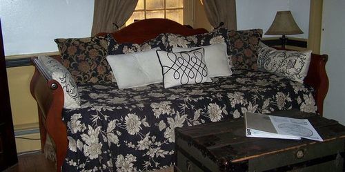 Fallen Tree Farm Bed & Breakfast 2*