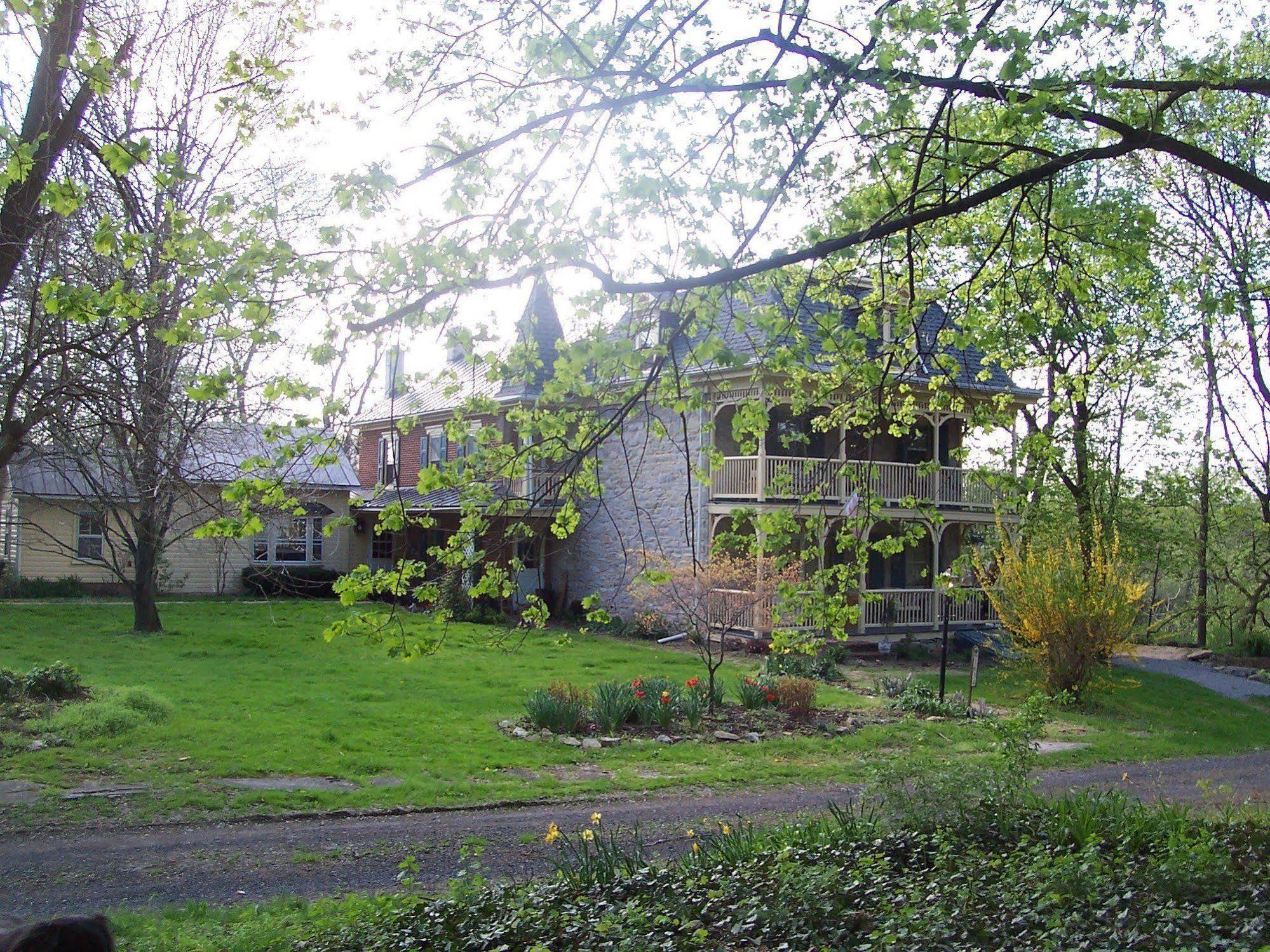 Fallen Tree Farm Bed & Breakfast 2*